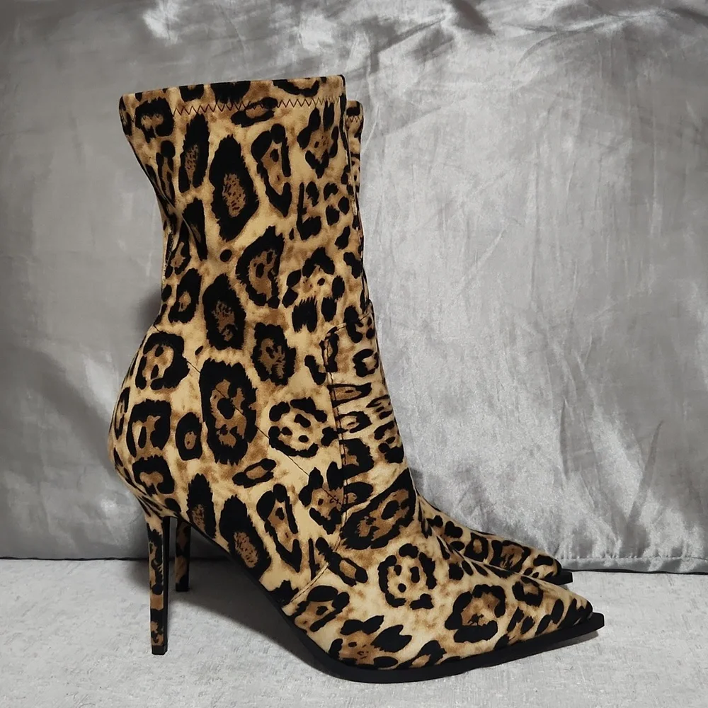 NWOT AZLEA WANG Leopard Print Stiletto Ankle Boots Size 11. - Picture 3 of 14